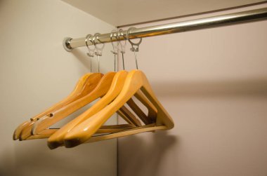 Dolaptaki askıları