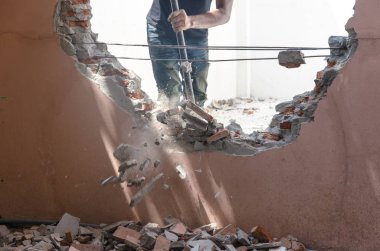 Bina duvarların çatlamak için