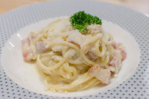 Spagetti sosu mantar jambon