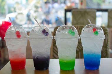 renkli İtalyan soda