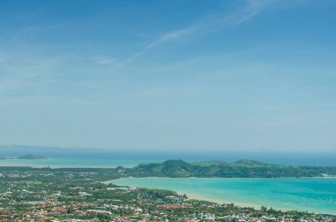 Deniz ve dağ manzaralı