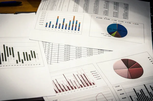 Affärsdiagram och diagram — Stockfoto