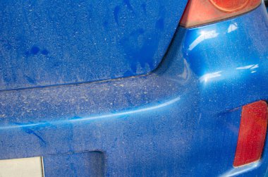 Arabanın arkasına üzerinde kir