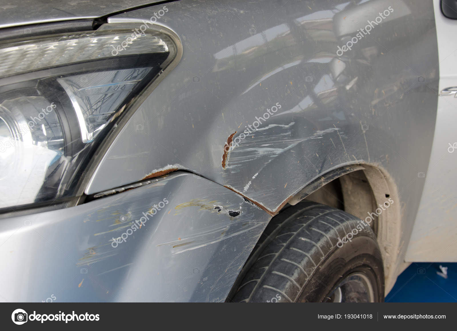 Car bumper damage Stock Photo by ©aoo8449 193041018