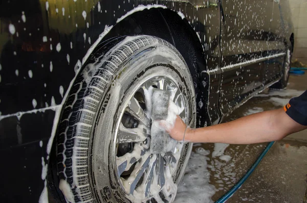 Male Hand Washing Wheel Car — Stock Photo, Image