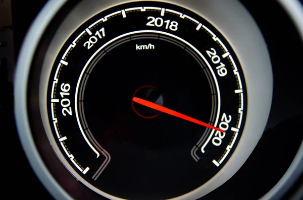 2020 Nový rok koncepce tachometru auto. — Stock fotografie