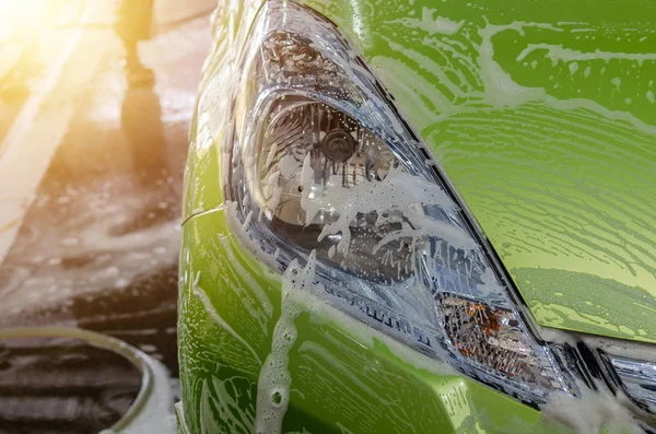 Lavado de coches con espuma — Foto de Stock