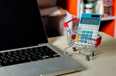 Küçük alışveriş arabası çevrimiçi