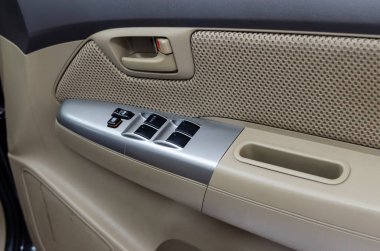 arabanın kapı paneli