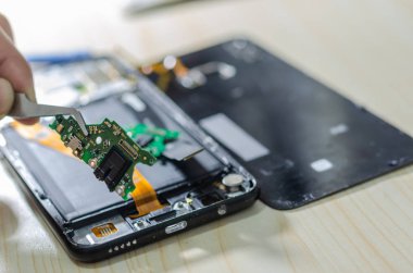 Cep telefonu devre kartını değiştir