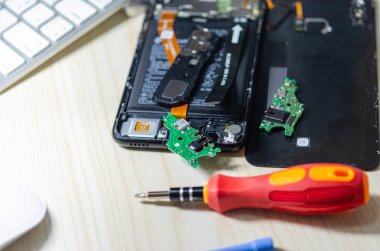 Cep telefonu devre kartını değiştir