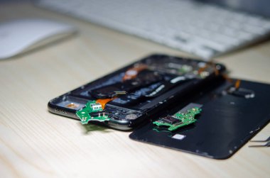 Cep telefonu devre kartını değiştir