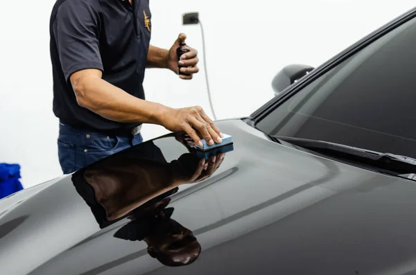 Mechaniker Beschichtet Keramikglas Kratzer Autos Verhindern — Stockfoto