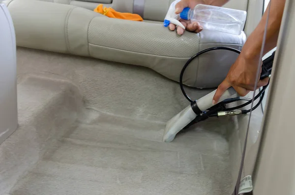 Czyść Dywan Samochodowy Pomocą Maszyny Czyszczącej Zabij Zarazki Chemikaliami Brudem — Zdjęcie stockowe