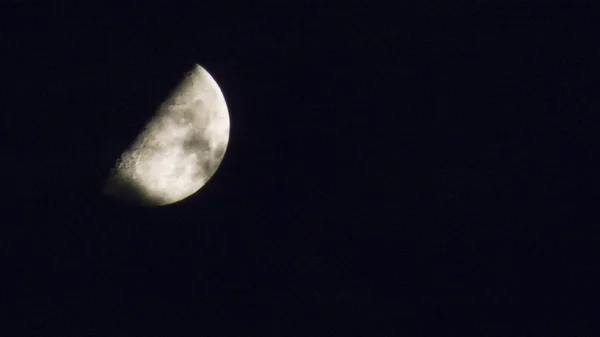 Lua no céu — Fotografia de Stock