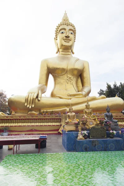 Nagy arany Buddha — Stock Fotó