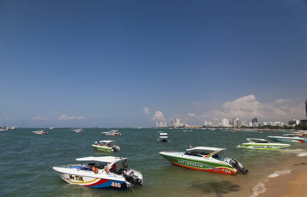 Boote in einer Bucht — Stockfoto