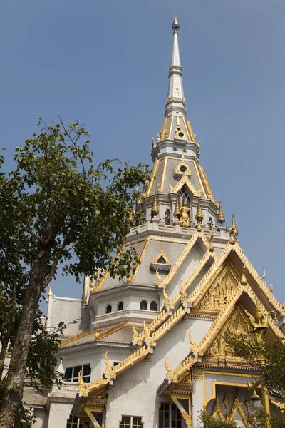 Beautiful Buddhist temple — Stock Photo, Image