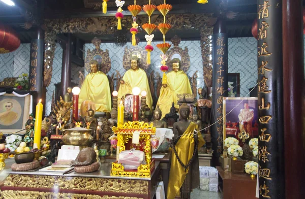 Objets d'un culte bouddhiste — Photo