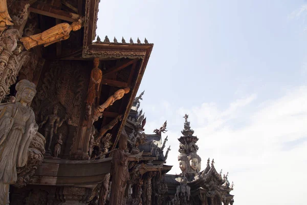 Beautiful Buddhist temple — Stock Photo, Image