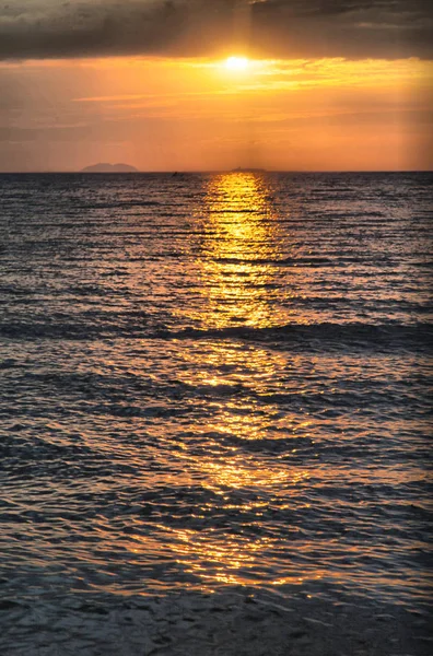 Solnedgång över havet — Stockfoto