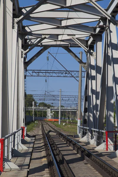 Puente ferroviario metálico —  Fotos de Stock