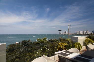 Deniz kenarında çok uygun bir şehir de güzel yer