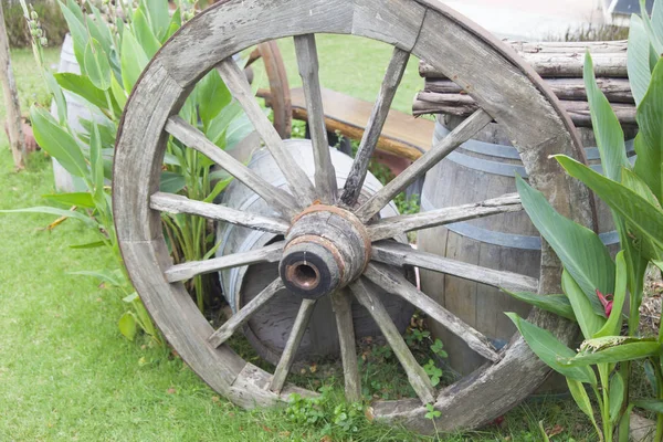 eski araba tekerleği