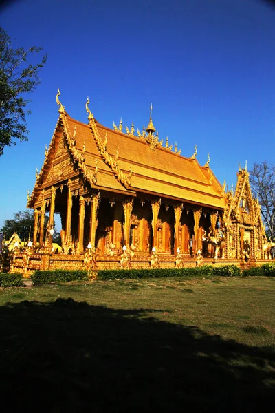 Kaunis buddhalainen temppeli — kuvapankkivalokuva