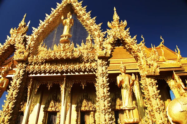 Beautiful Buddhist temple — Stock Photo, Image