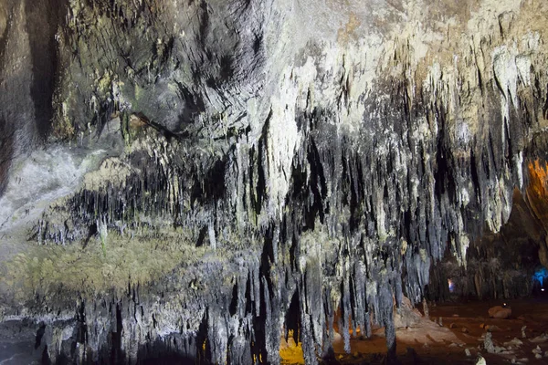 大きなカルスト洞窟 — ストック写真