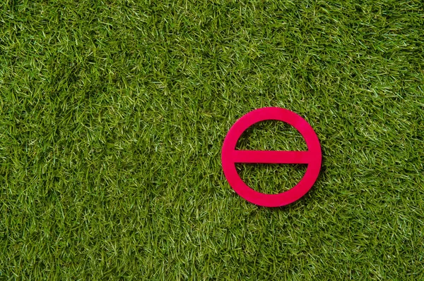 Red Forbidden Sign Isolated Green Grass Background — Stock Photo, Image