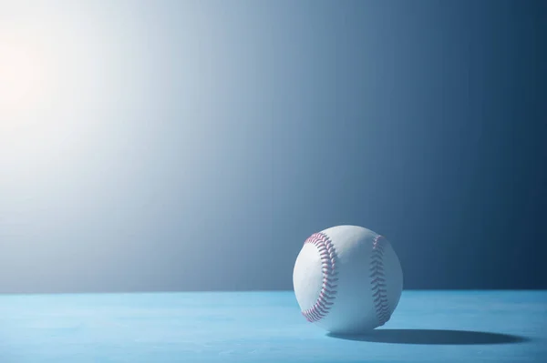 Pallone Baseball Tavolo Legno Blu — Foto Stock