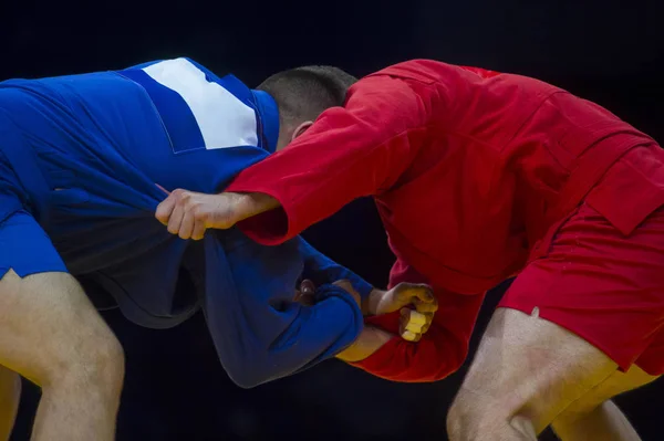 Sambo Lutador Atacando Seu Adversário Com Técnica Perna — Fotografia de Stock