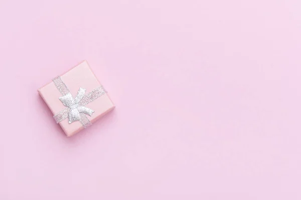 Caja Regalo Sobre Fondo Rosa Día San Valentín — Foto de Stock