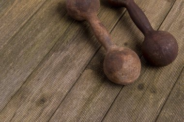 Yaşlı Dambıllar Tahta yüzeyde