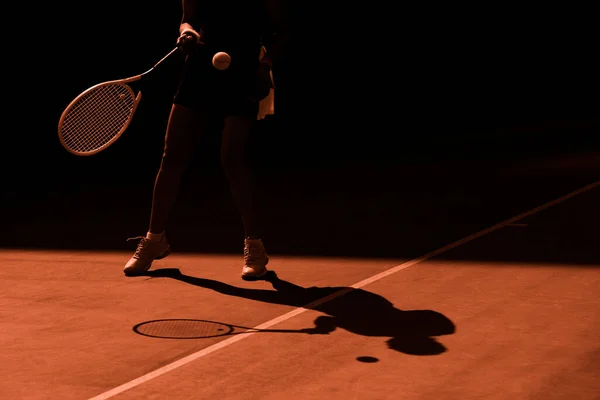 女网球选手在行动中 橙色滤清器 — 图库照片