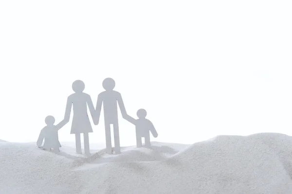 在沙滩上的家庭形象 家庭困难概念 — 图库照片