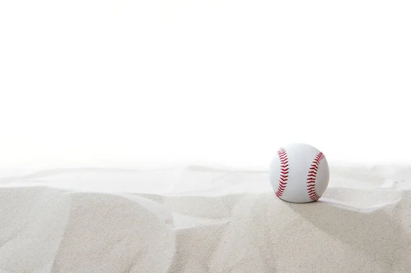 Baseball Nella Sabbia Sfondo Bianco Concetto Sport Squadra — Foto Stock