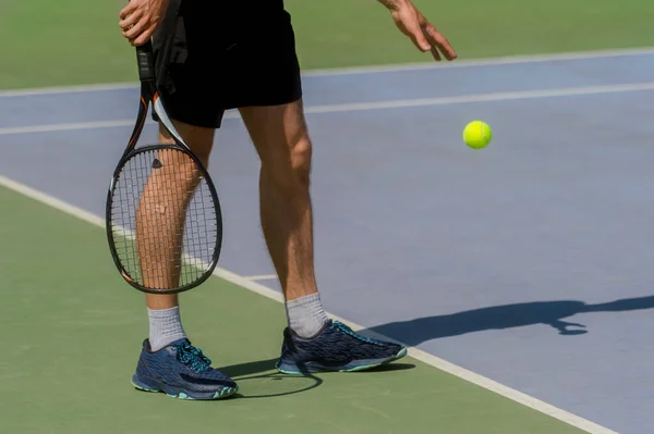 Tennisspieler Aktion Auf Dem Platz Einem Sonnigen Tag — Stockfoto