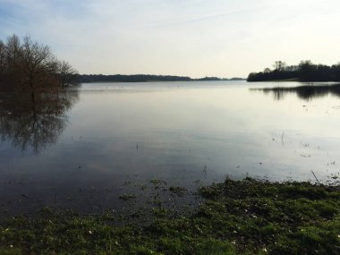 Kent 'te sulak bir göl, Uk.