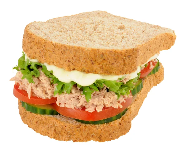 Tuňák a sendvič se salátem na hnědé plátky chleba — Stock fotografie