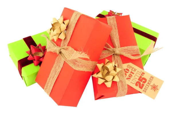 Geschenkpakete zu Weihnachten verpackt — Stockfoto