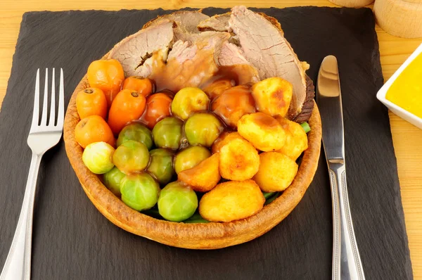 Carne asada en pudín de Yorkshire —  Fotos de Stock