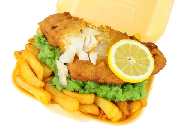 Fish And Chips met papperig erwten In A klaarmaaltijden lade — Stockfoto