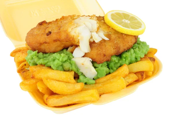 Fish And Chips met papperig erwten In A klaarmaaltijden lade — Stockfoto