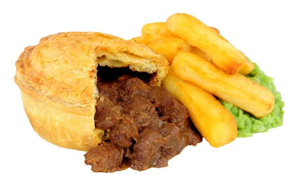 Torta de bife e farinha de batatas fritas com ervilhas moles isoladas em um fundo branco — Fotografia de Stock