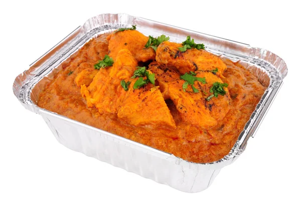 Pollo Tikka Masala Curry en una bandeja de aluminio para llevar — Foto de Stock
