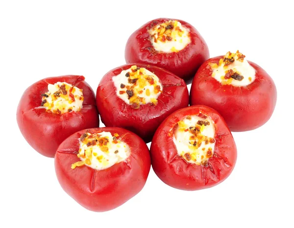 Τυρί φέτα γεμιστές κόκκινες πιπεριές που απομονώνονται σε λευκό φόντο — Φωτογραφία Αρχείου