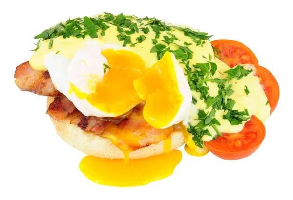 Eggs Benedict geïsoleerd op een witte achtergrond — Stockfoto